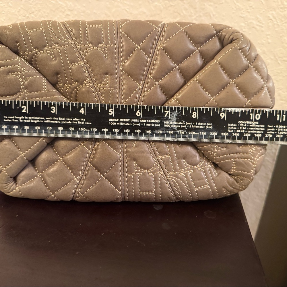 CH Carolina Herrera monogram and quilted tan handbag - Picture 11 of 12